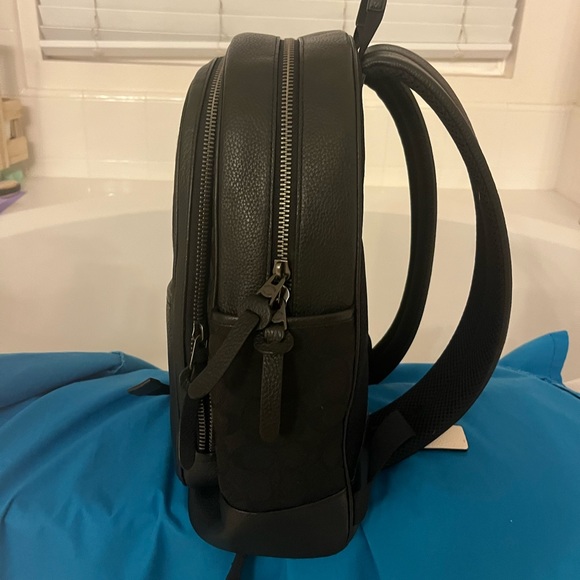 Coach back pack DS condition don’t really use it so I wanna get rid of it - Picture 2 of 5